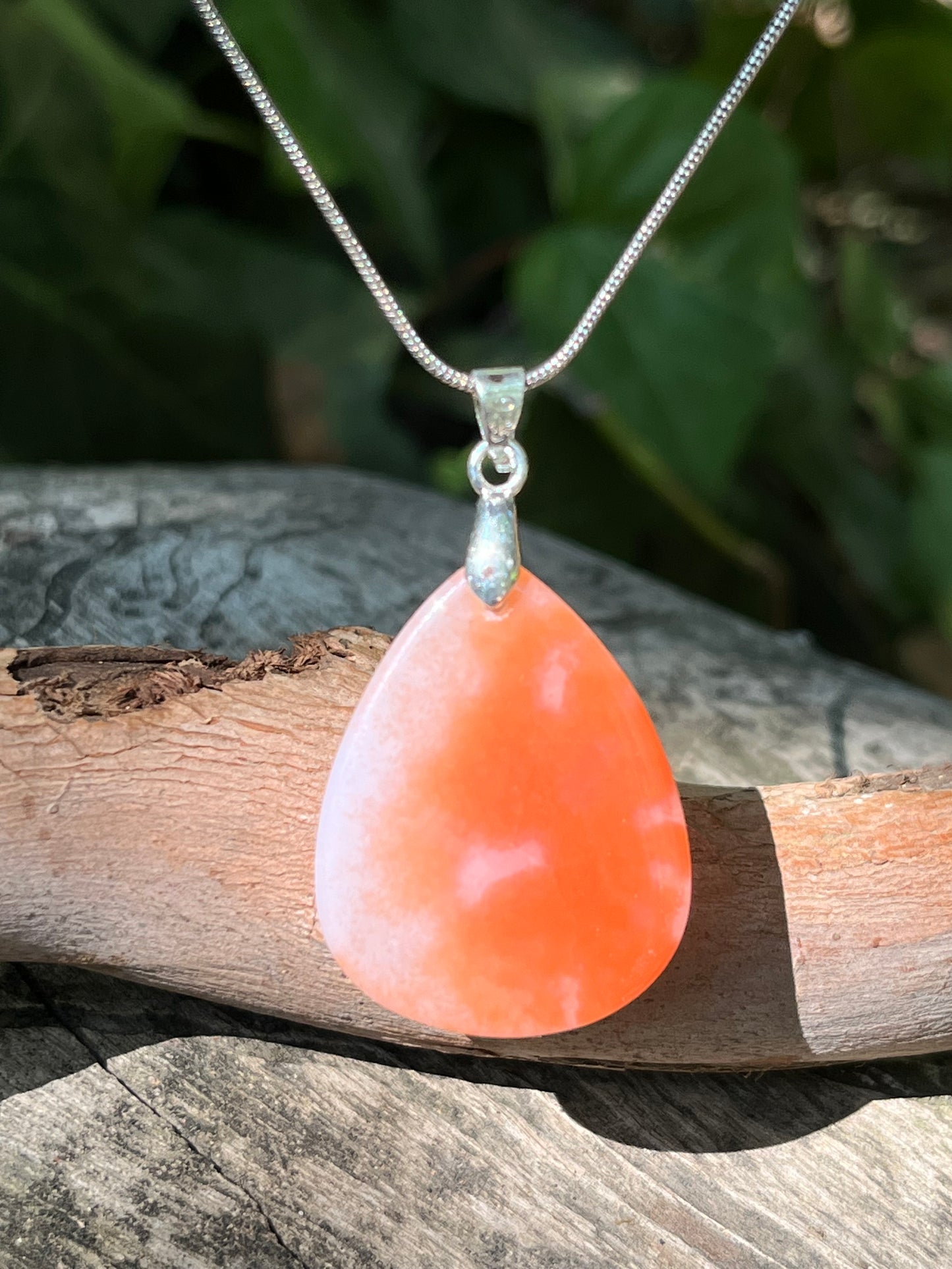 Sterling silver nanhong agate pendant