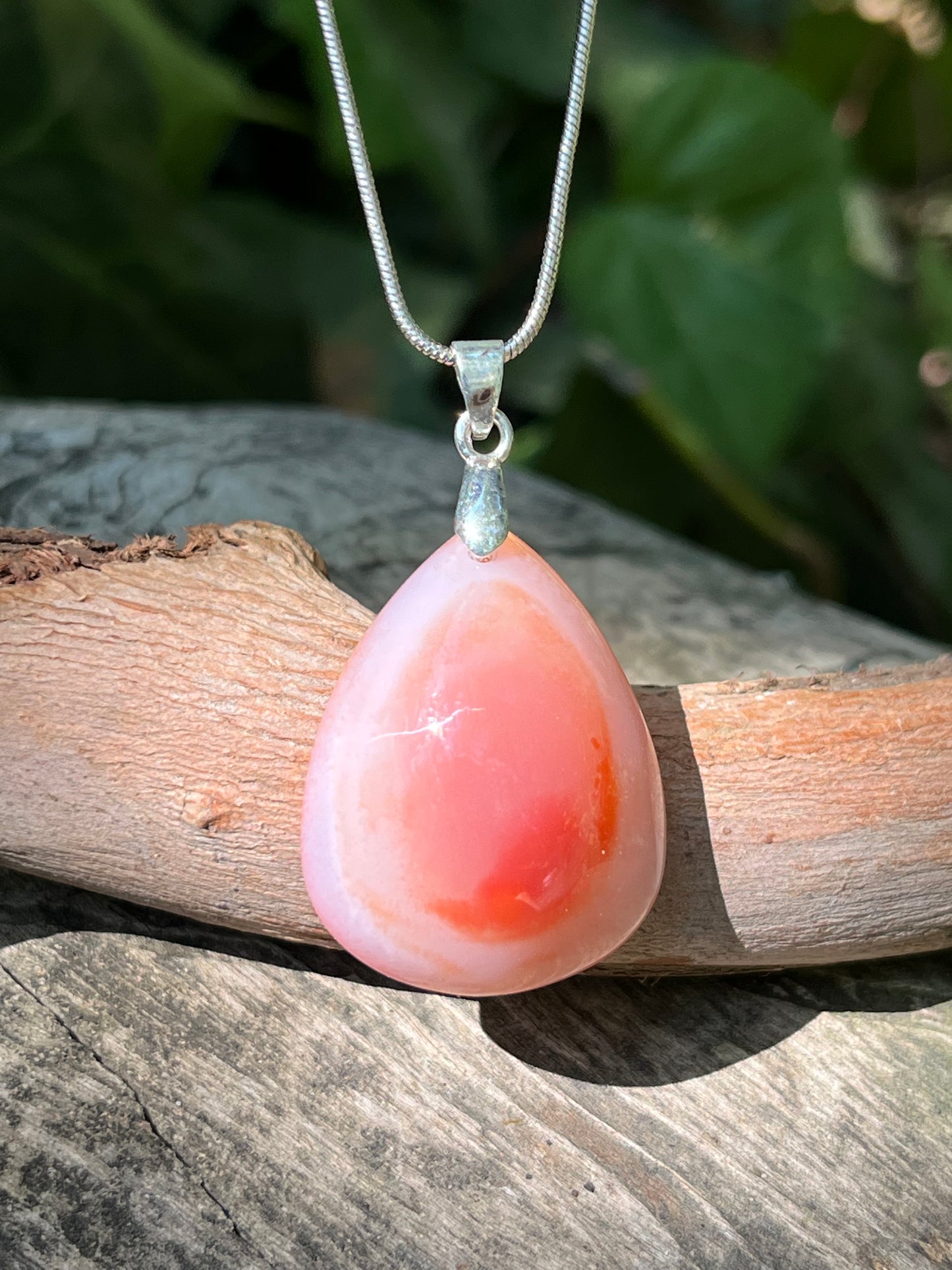 Sterling silver nanhong agate pendant