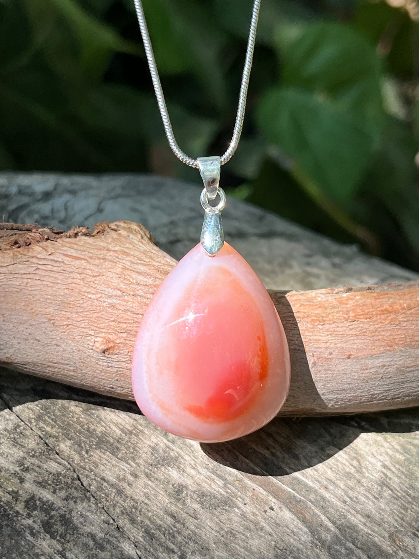 Sterling silver nanhong agate pendant