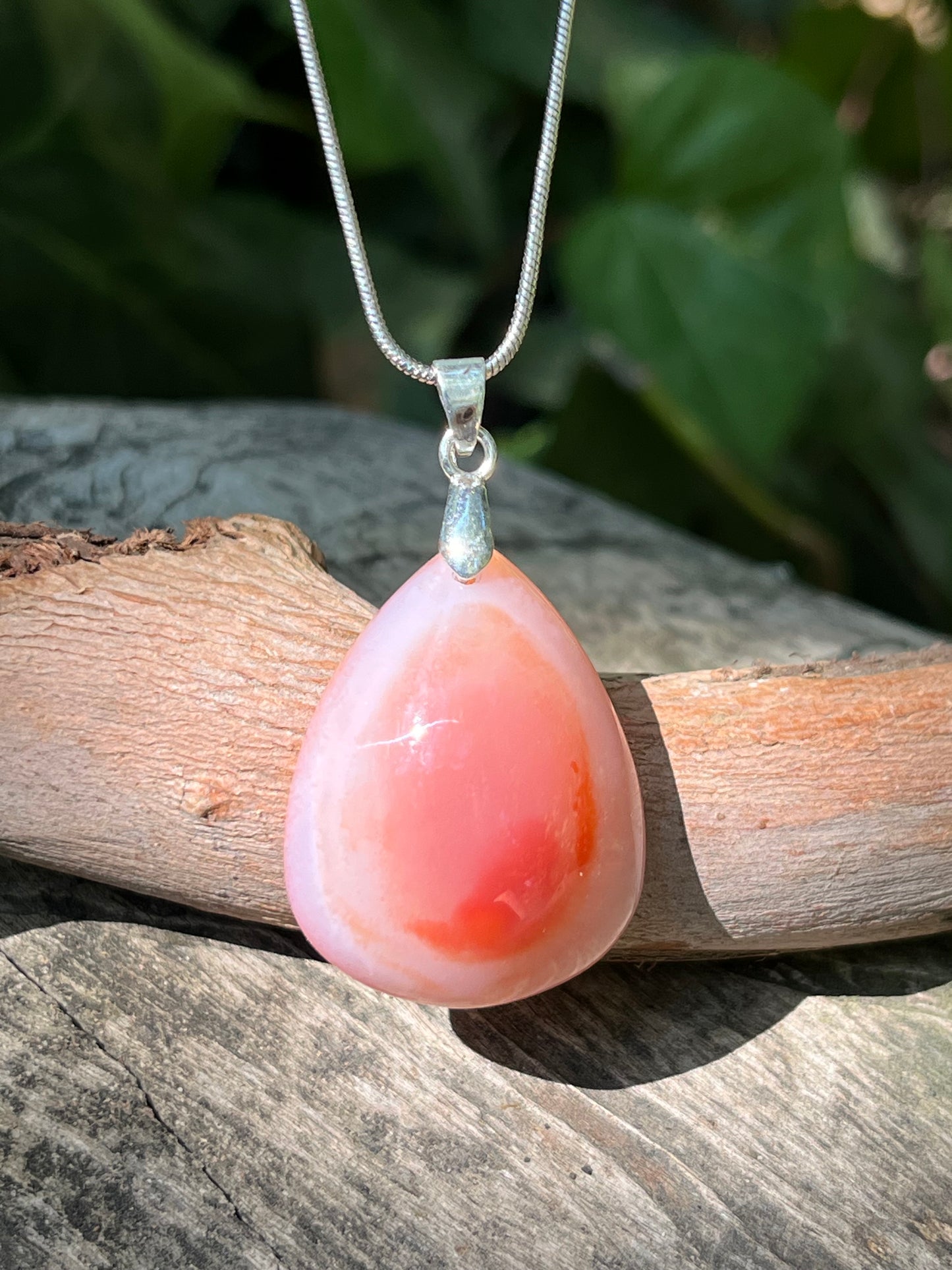 Sterling silver nanhong agate pendant